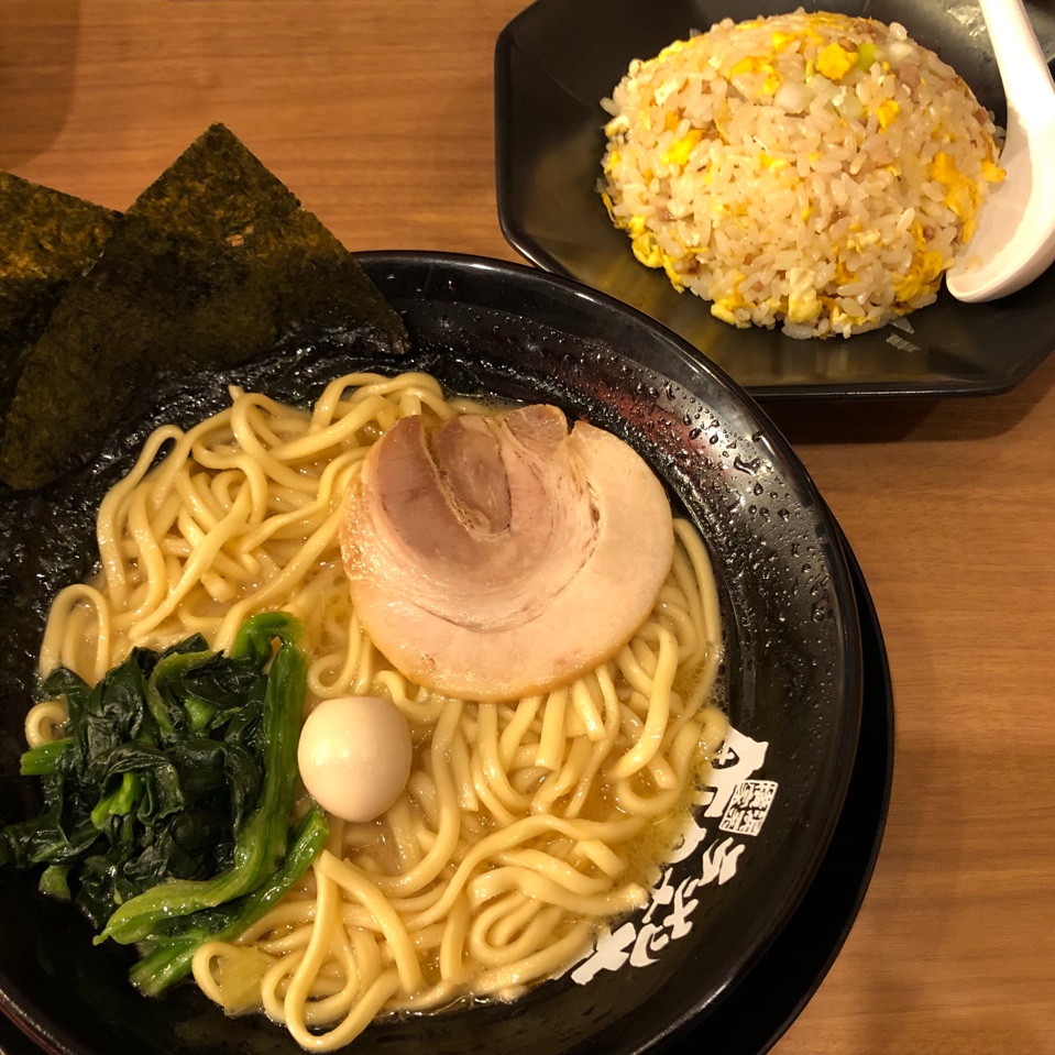 横浜家系ラーメン 町田商店 本巣店