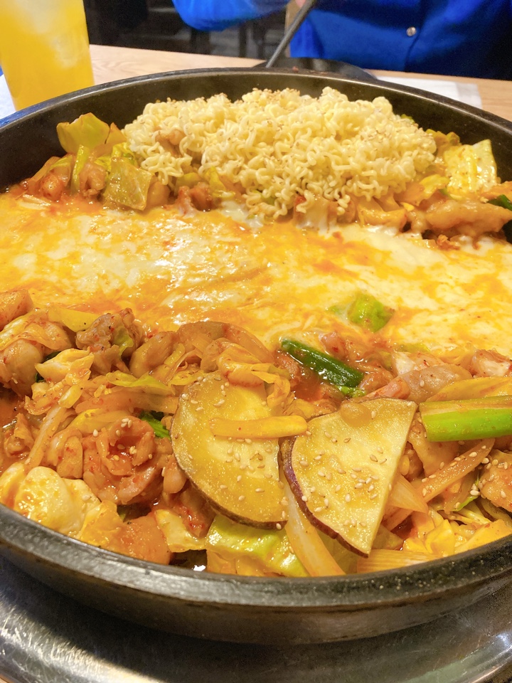 チーズタッカルビ専門店　ホンチュンチョン