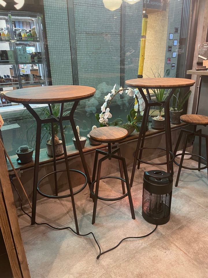 六本木にオシャレなカフェバーらしきお Cbd Nation ツクツク グルメ 投稿型グルメデーターベース