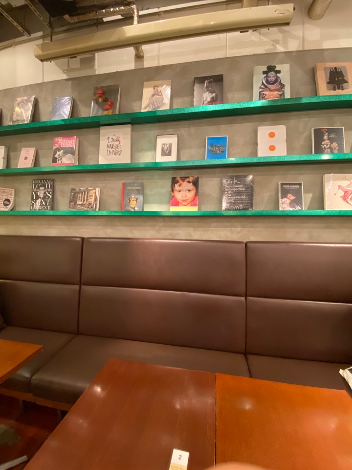 大阪梅田 イーマの地下1階にある話題の カフェ ブックス ビブリオテーク 大阪 梅田 ツクツク グルメ 投稿型グルメデーターベース