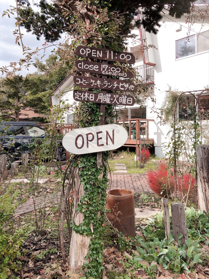 庭がありテラスがあるカフェ 店内は カフェくまいちご ツクツク グルメ 投稿型グルメデーターベース