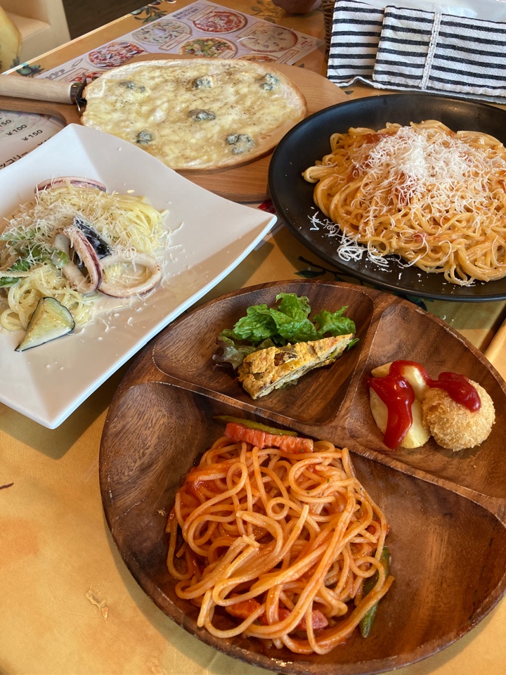 イタリアの食卓ヴォーノ.ピアチェーレ