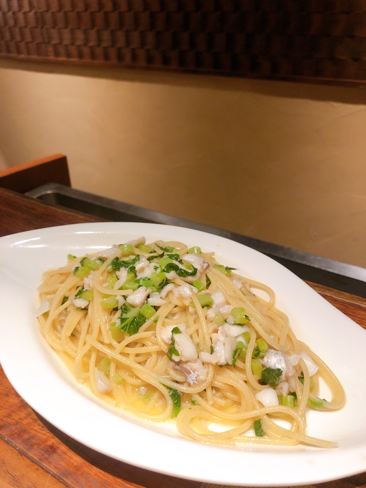 新潟駅から徒歩5分 黄色建物と青い看板 タヴェルナキアッキエリーノ ツクツク グルメ 投稿型グルメデーターベース