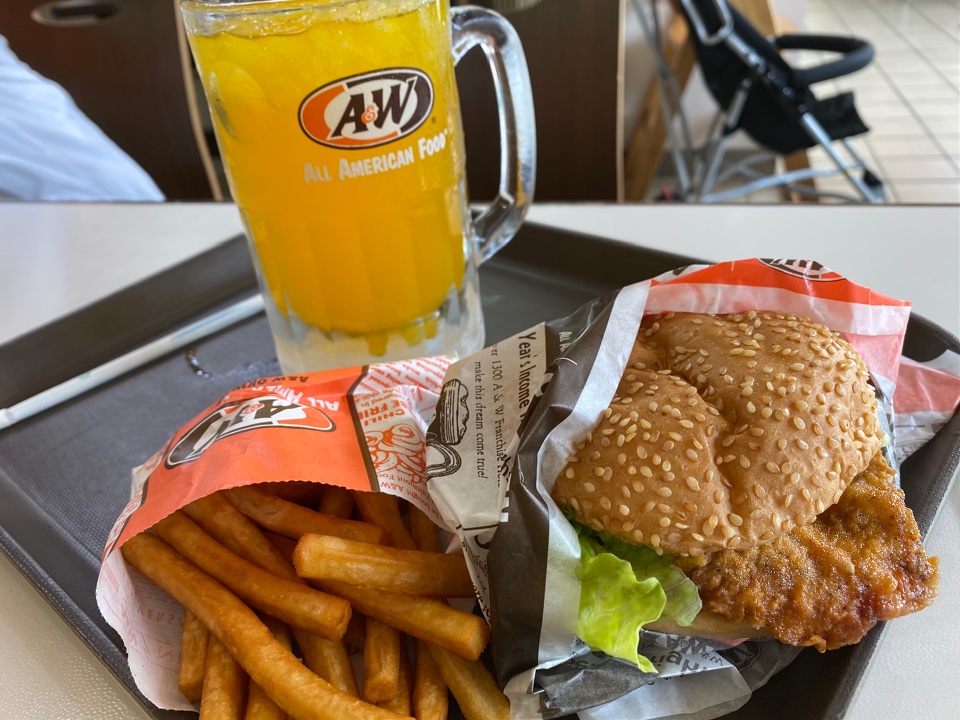 A &W 石垣店