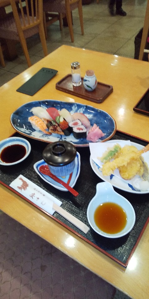 磯魚料理鮨 安さん 神戸大丸店