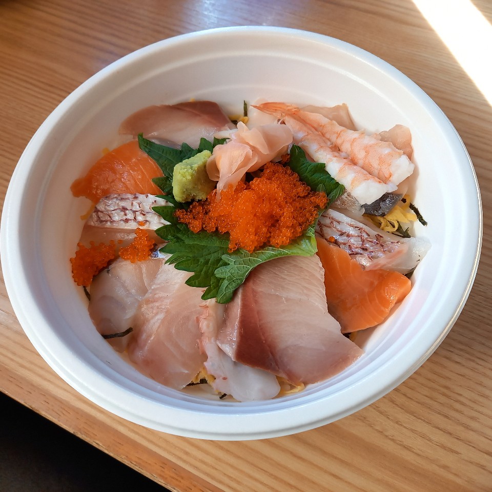 ランチタイムに 二番人気の鳥の唐揚げ 山陰海鮮 炉端かば 三次店 ツクツク グルメ 投稿型グルメデーターベース