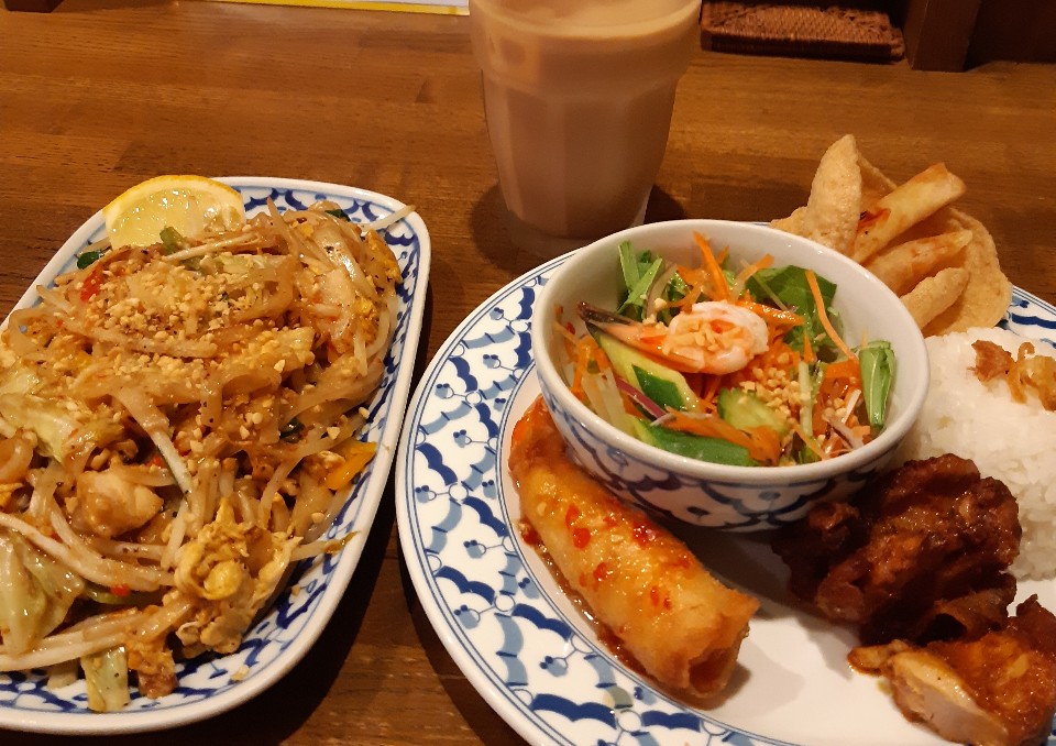 エスニック料理ハロハロ(halohalo)