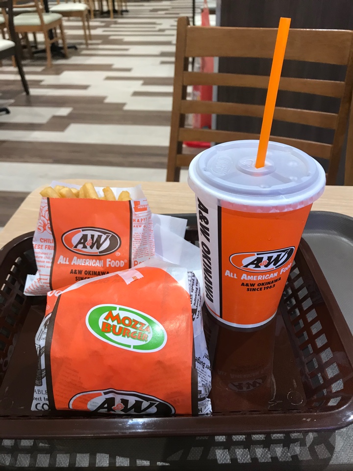 A&W イオン南風原店