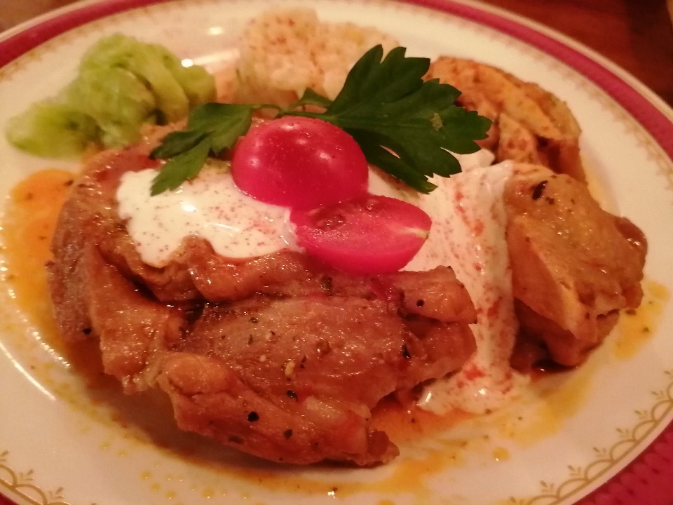 DOBROGI HUNGARIAN BAR & DINING （ドブロギ ハンガリアン バー＆ダイニング）