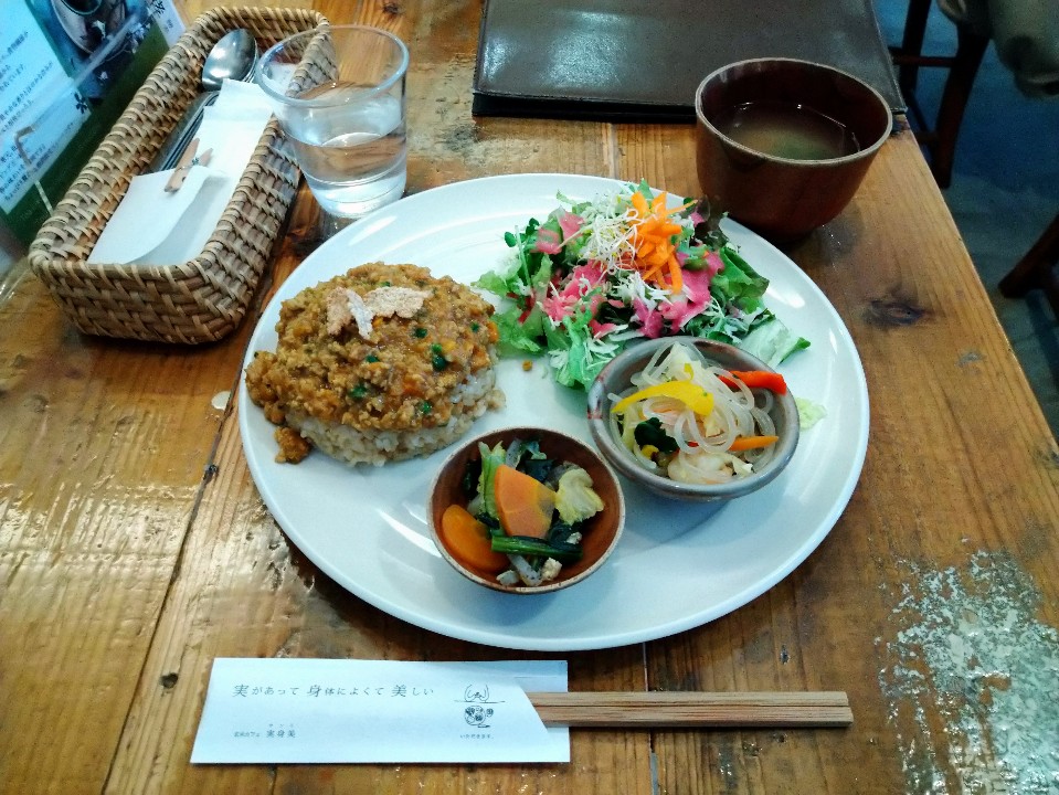 玄米カフェ実身美 京橋店