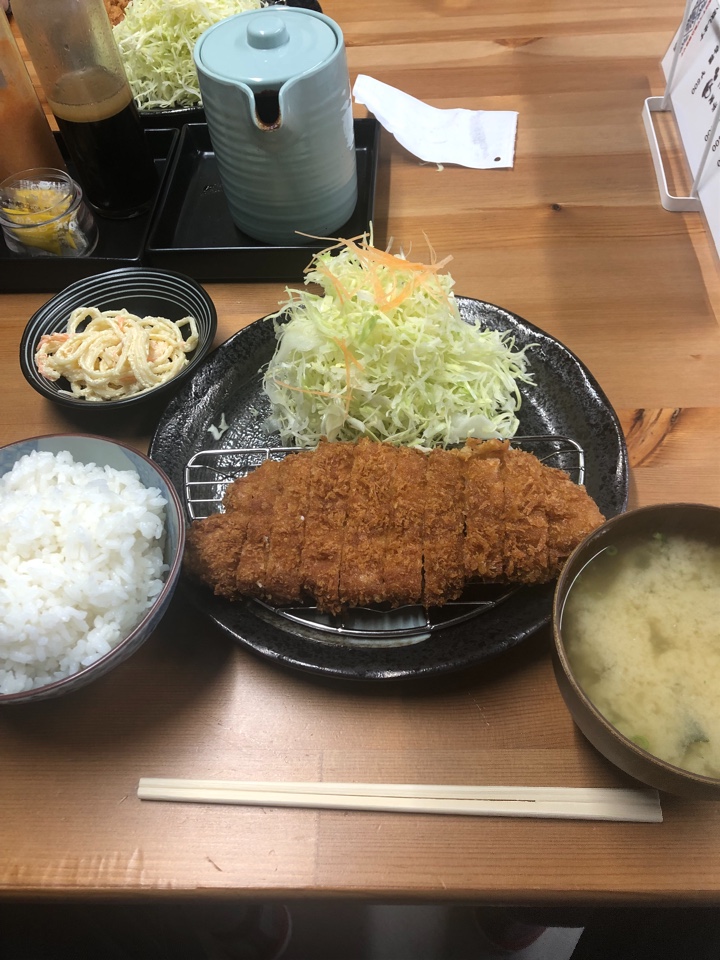 ロースカツ定食 修