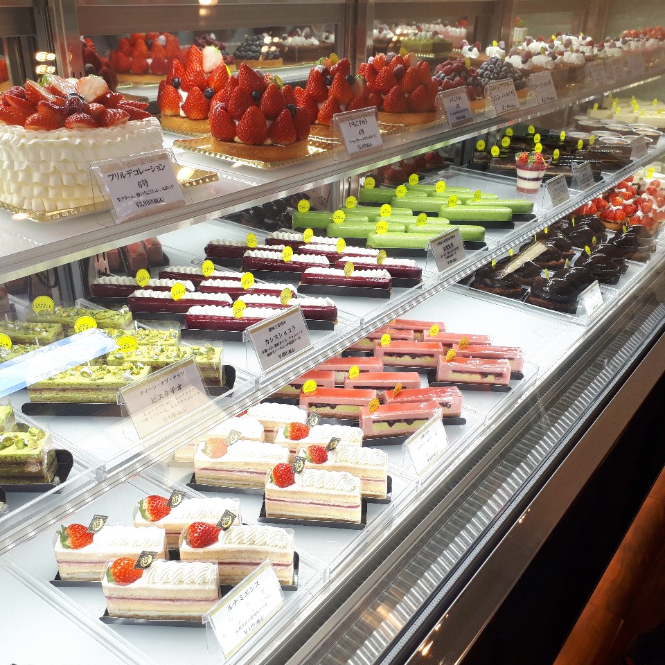 最近 R3 2 オープンしたケーキ屋さんで Patisserie Lunamience ルナミエンス ツクツク グルメ 投稿型グルメデーターベース