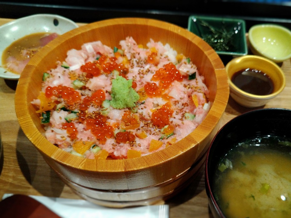 魚と日本酒 羽田市場 常盤橋タワー店