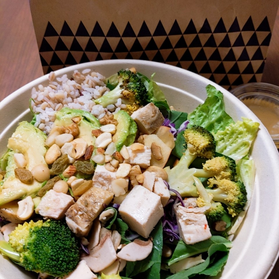 HIGH FIVE SALAD 奥神楽坂店