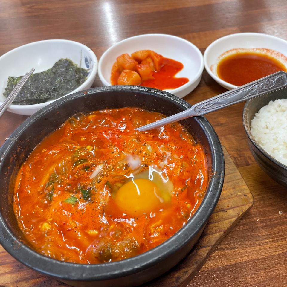 食堂ユリ