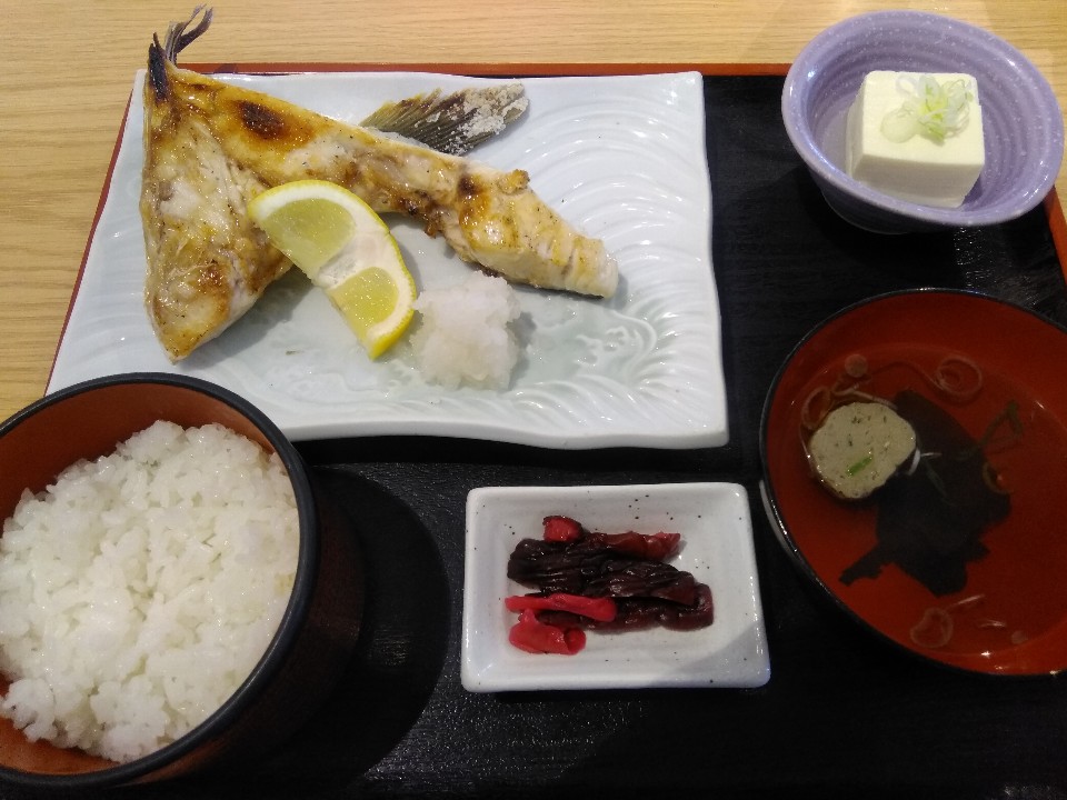 とまや食堂