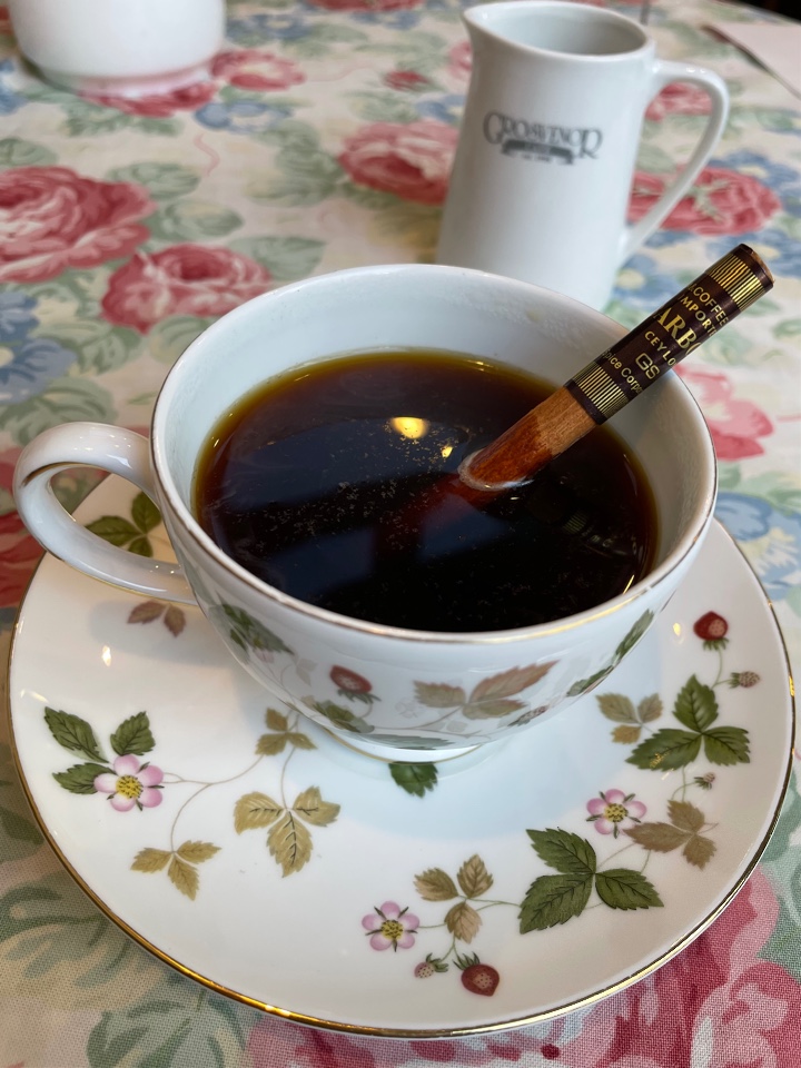 グロヴナーカフェ (GROSVENOR CAFE)