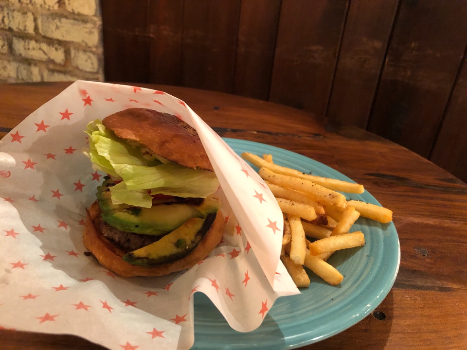 カフェバーやアメリカスタイルのダイナ Eight Burger S Tokyo ツクツク グルメ 投稿型グルメデーターベース