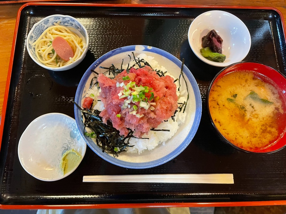 まぐろや